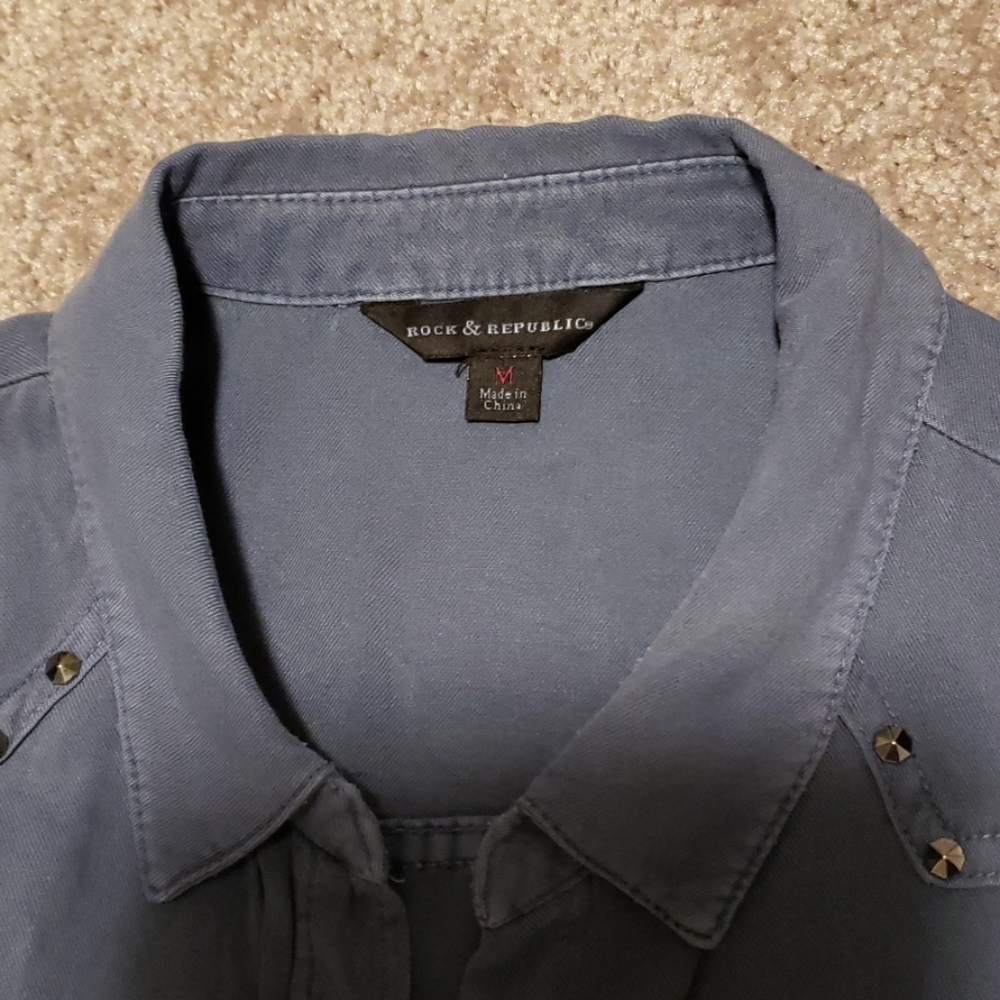 Sleeveless button down - Picture 2 of 4